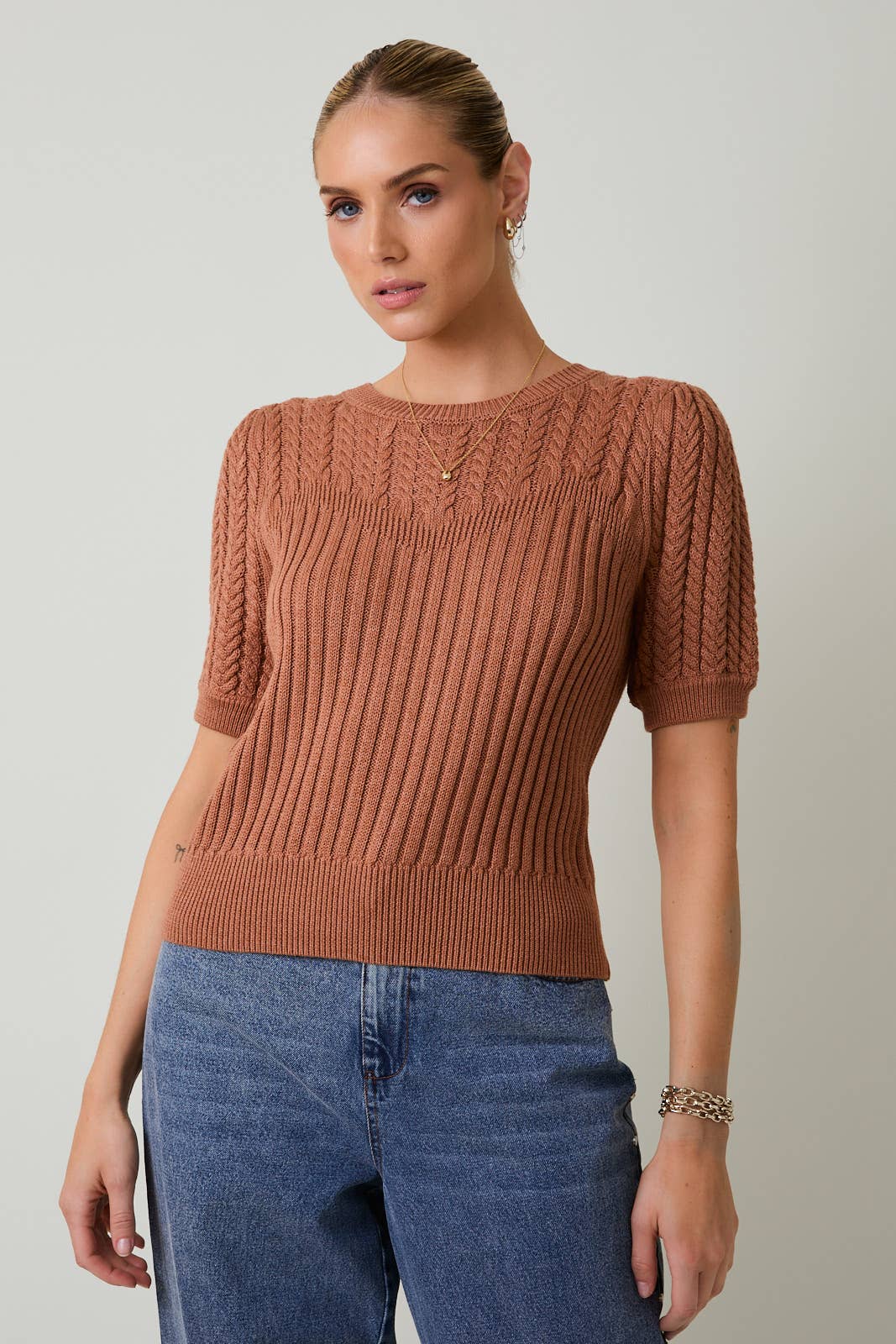 ROUND NECK PUFF SHORT SLEEVE CABLE SWEATER