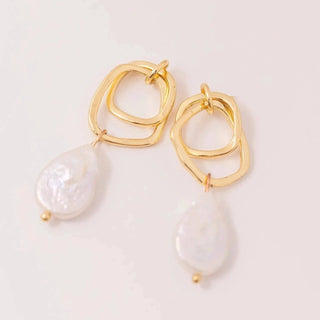 Everyday Dangle Pearl Earring 
