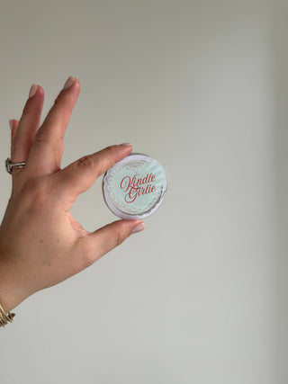 Kindle Girlie - Magnetic Kindle Accessory & Holder