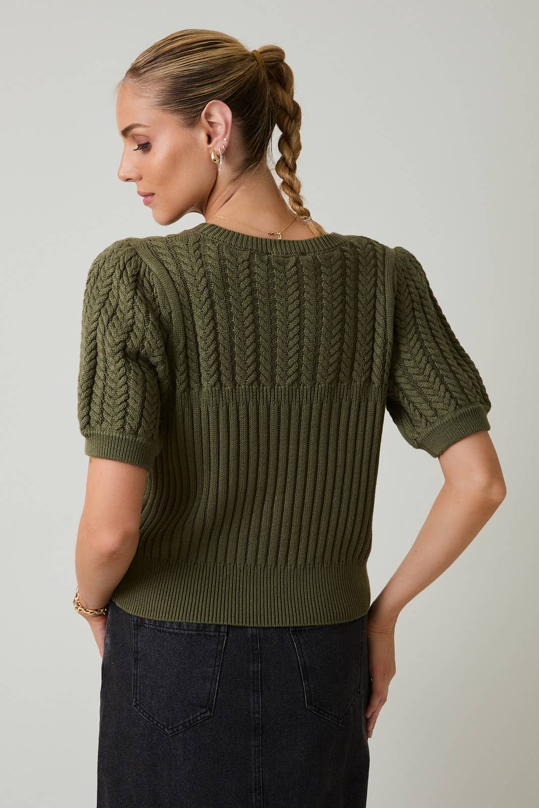ROUND NECK PUFF SHORT SLEEVE CABLE SWEATER