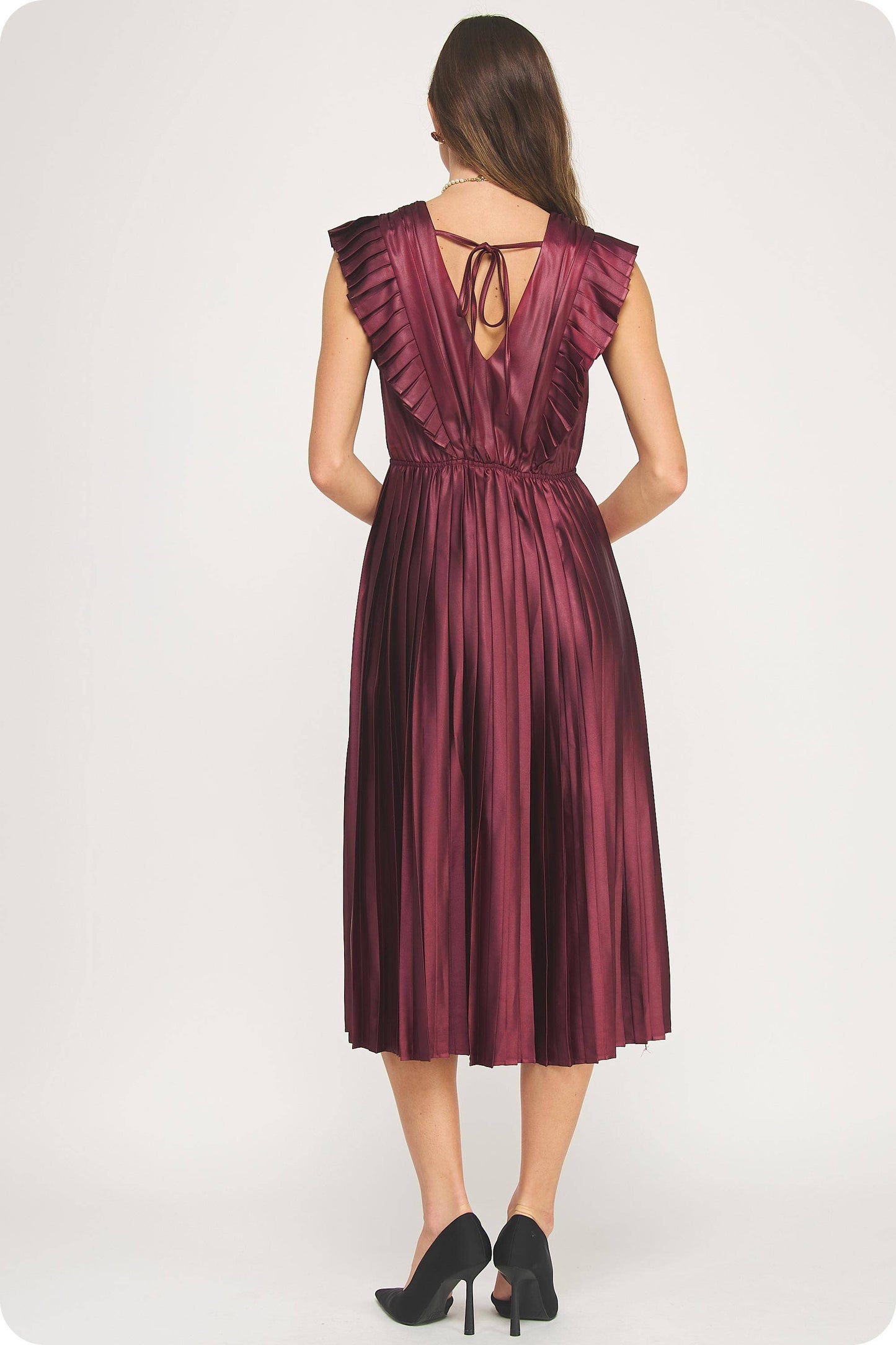 Lady in Luxe Sleeveless Pleated Satin Midi Dress