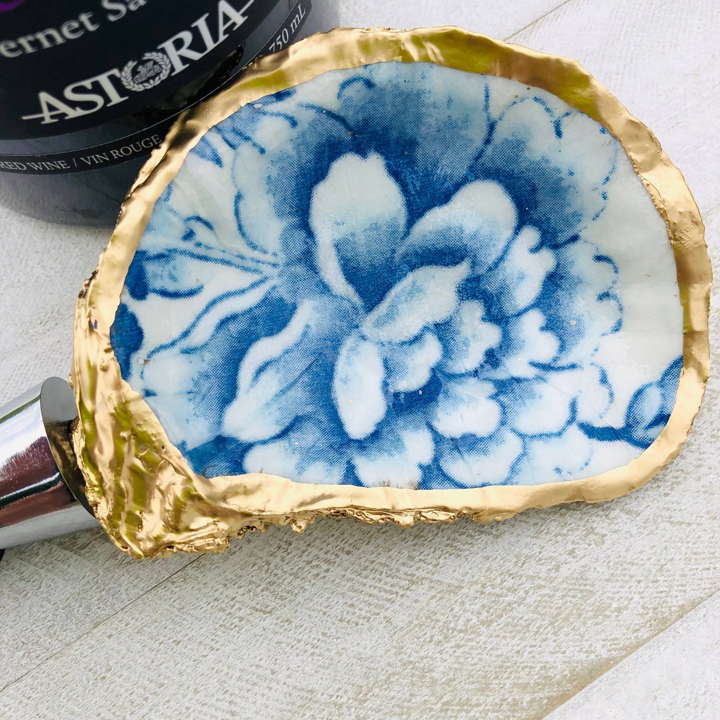 Oyster Shell Wine Stopper--Blue And White Chinoiserie