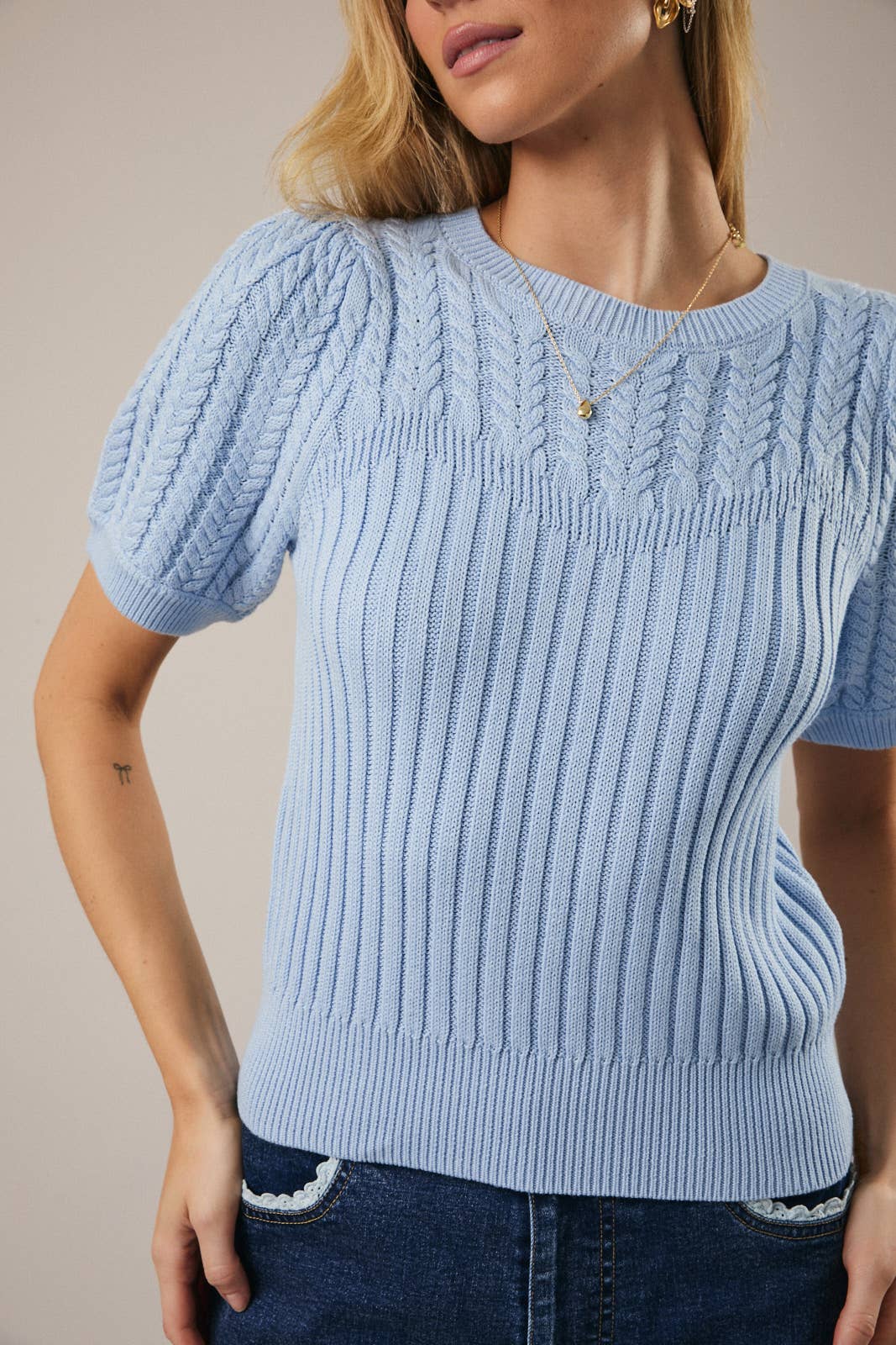ROUND NECK PUFF SHORT SLEEVE CABLE SWEATER