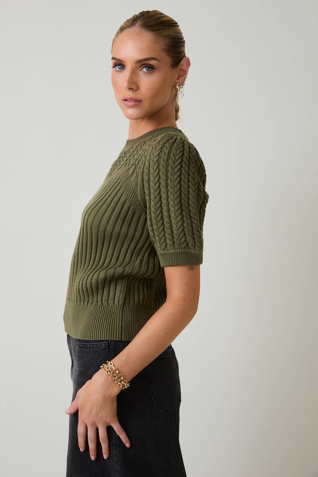 ROUND NECK PUFF SHORT SLEEVE CABLE SWEATER