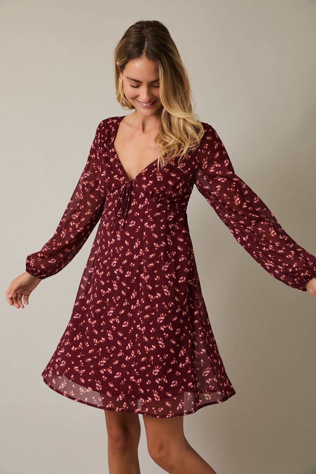 V-NECK LONG SLEEVE BACK SMOCKING FLORAL MINI DRESS