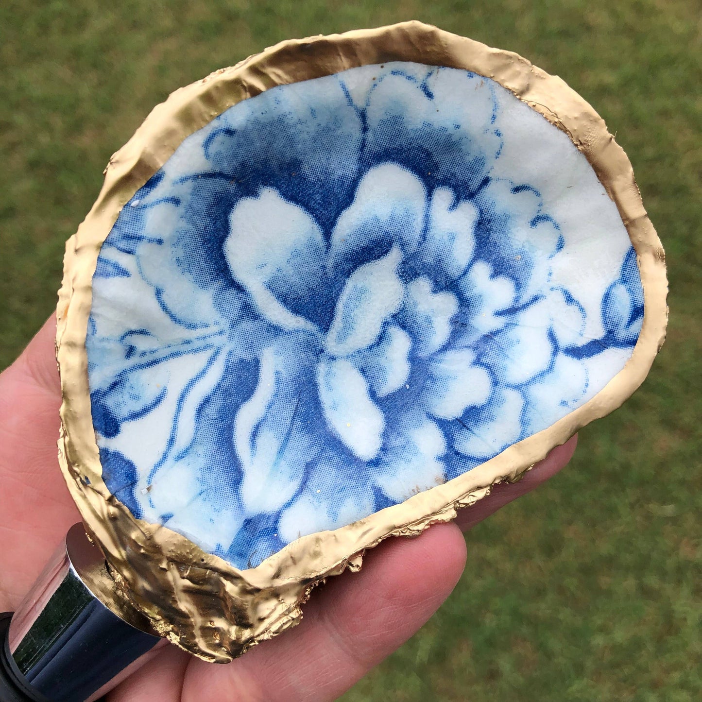 Oyster Shell Wine Stopper--Blue And White Chinoiserie