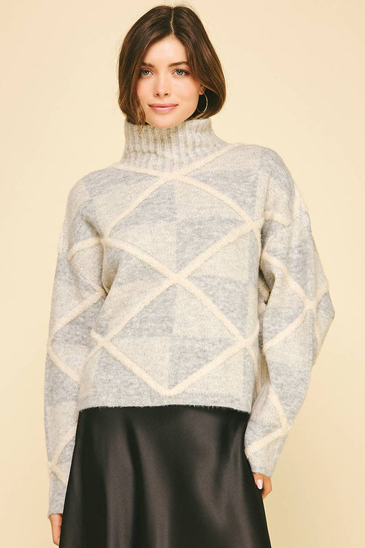 DIAMOND PATTERN TURTLE NECK SWEATER