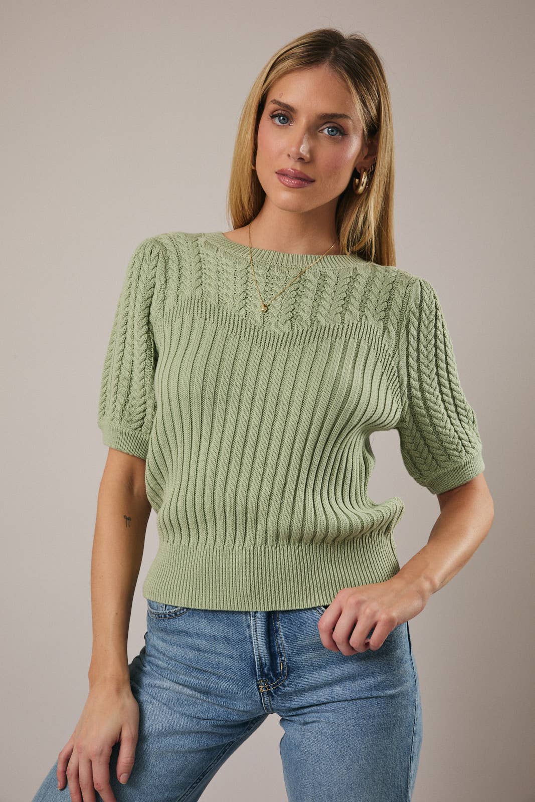 ROUND NECK PUFF SHORT SLEEVE CABLE SWEATER