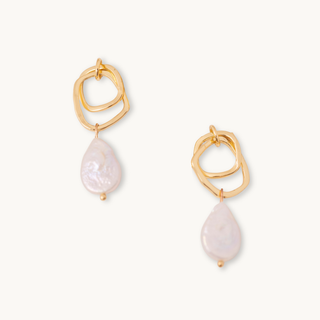Everyday Dangle Pearl Earring 