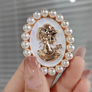 Vintage Queen Cameo Brooch Pin | 40BC315